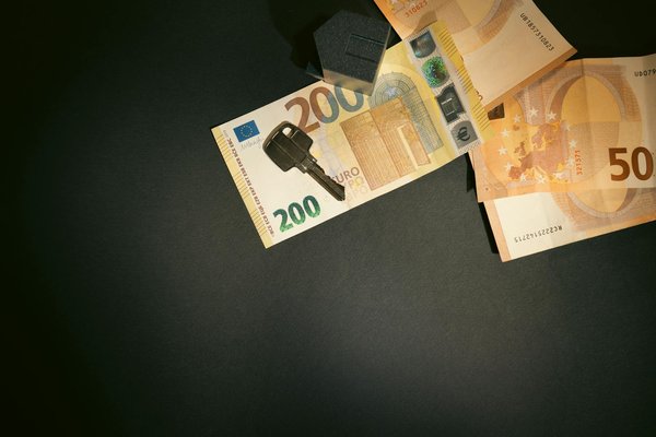 Stivali alla caviglia e pantaloni palazzo: come creare un look imperdibile e trendy!